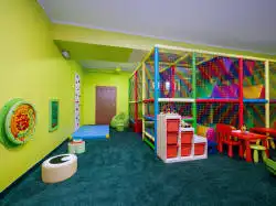 Salle de jeux pour enfants – obstacles, blocs, escalade