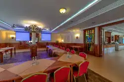 Un fragment de l’intérieur de l’hôtel