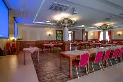 Tables à manger connectées – vue latérale